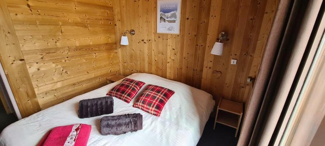 Confort simple et douillet des chambres de l’hôtel L’Adray 3 étoiles à Longefoy