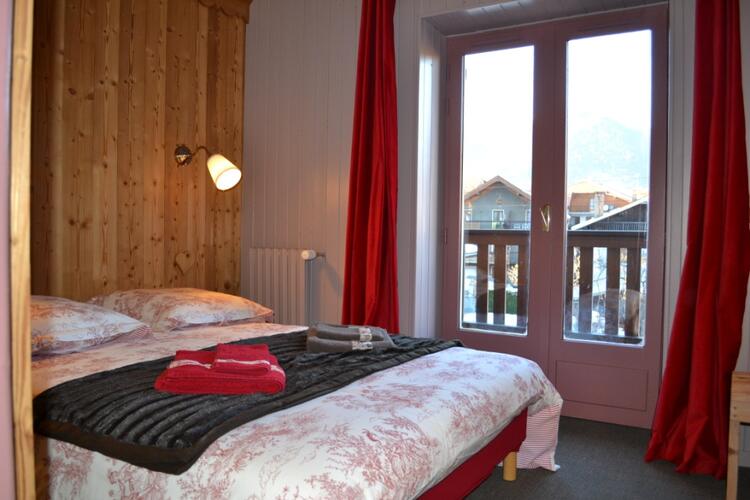 Chambre avec balcon et vue sur les montagnes à L’Adray, Longefoy